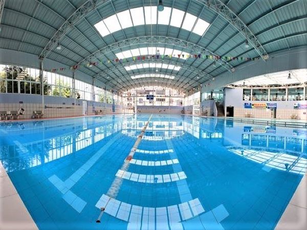 Bể bơi 4 mùa Khăn Quàng Đỏ được biết đến như một trong những địa điểm thể thao, giải trí chất lượng quận Ba Đình