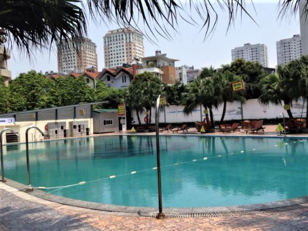 Bể bơi Mường Thanh gây ấn tượng với kiến trúc đẹp mắt, cơ sở hạ tầng hiện đại